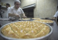 Baklavacıların "tatlı" mesaisi