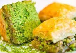 Baklavada fıstık yerine kullanılan ıspanak ve bezelyeyi ayırt etmek zor