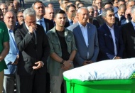 Bali, annesini toprağa verdi