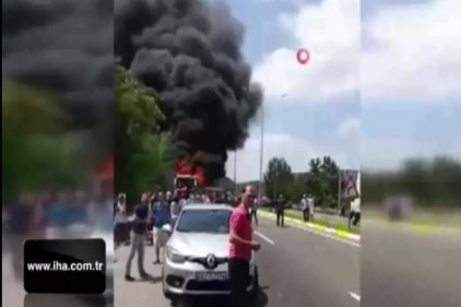 Balıkesir&#039;de yolcu otobüsü alev aldı! 5 ölü