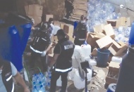 Balyozla yıkılan duvarın arkasından gizli mahzen çıktı