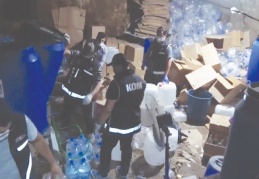 Balyozla yıkılan duvarın arkasından gizli mahzen çıktı