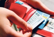 Bankalar vatandaşa aiddatsız kredi kartı sunmak zorunda