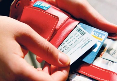 Bankalar vatandaşa aiddatsız kredi kartı sunmak zorunda