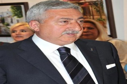 Bankalar yüksek faizli krediler ile kârlılığına kâr katarken vatandaş borçları ile boğuşuyor
