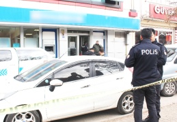 Bankayı soygununu gerçekleştiremeyen silahlı şahıs olay yerinden kaçtı