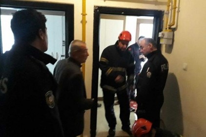 Banyoda mahsur kalan kadını itfaiye kurtardı