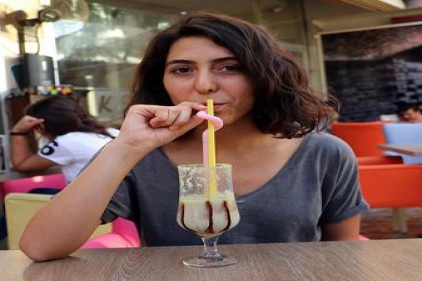 Bardakta baklava satıyor