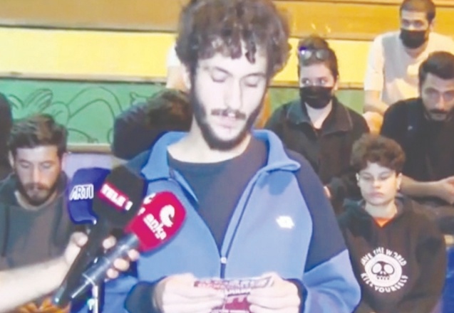 'Barınamıyoruz' diyen öğrenciler sokaklarda sabahlayacak