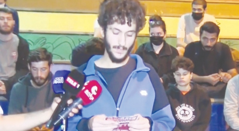 'Barınamıyoruz' diyen öğrenciler sokaklarda sabahlayacak