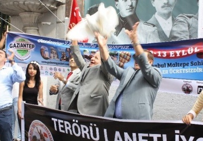 Barış için güvercin uçurdular