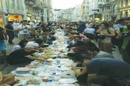 Barışçıl protestocular derhal serbest bırakılmalı