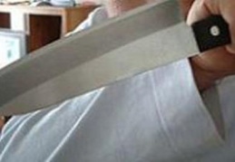 Barışmak istemedi, bıçaklandı