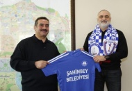 Baş Antrenör koltuğuna Galatasaray Alt Yapı Sorumlusu Ahmet Reşat Arığ oturdu