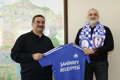 Baş Antrenör koltuğuna Galatasaray Alt Yapı Sorumlusu Ahmet Reşat Arığ oturdu