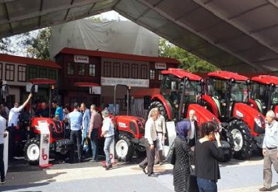 Başak traktör çiftçileri yeni modelleriyle ağırlıyor