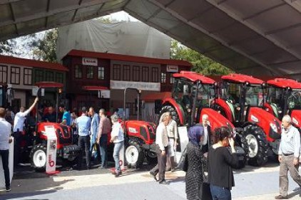 Başak traktör çiftçileri yeni modelleriyle ağırlıyor 