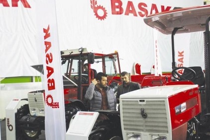 Başak traktör ürünlerini, çiftçiler ve sektör temsilcileri ile buluşturdu