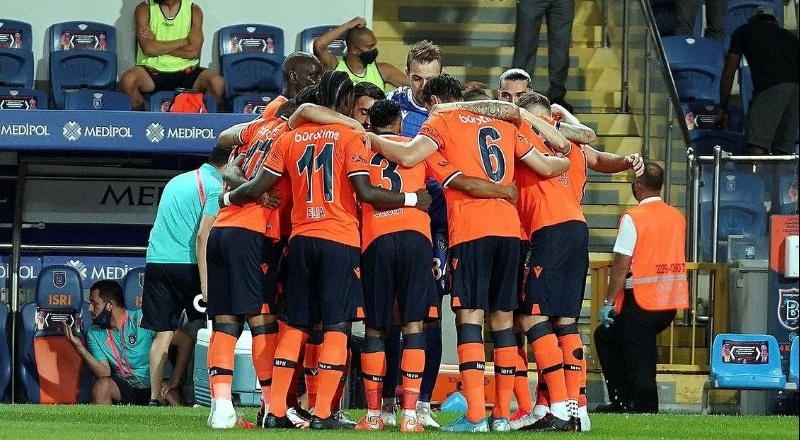 Başakşehir sezon boyunca perde arkasındaki güçlerce kollandı