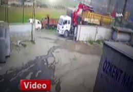 Başakşehir'de çekiciyle dorse çalan hırsız kamerada