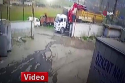 Başakşehir&#039;de çekiciyle dorse çalan hırsız kamerada
