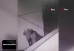 Başakşehir'de ‘örümcek adam'a özenen hırsızlar kamerada
