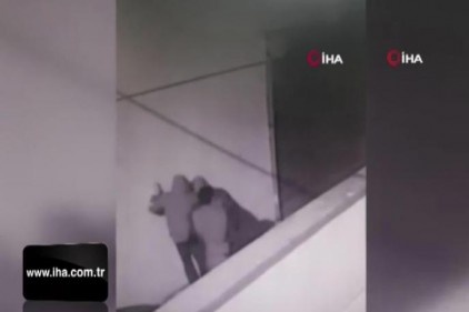 Başakşehir&#039;de &#8216;örümcek adam&#039;a özenen hırsızlar kamerada