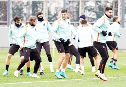 Başakşehir’de Pizzi ve Trezeguet ilk antrenmanlarına çıktı