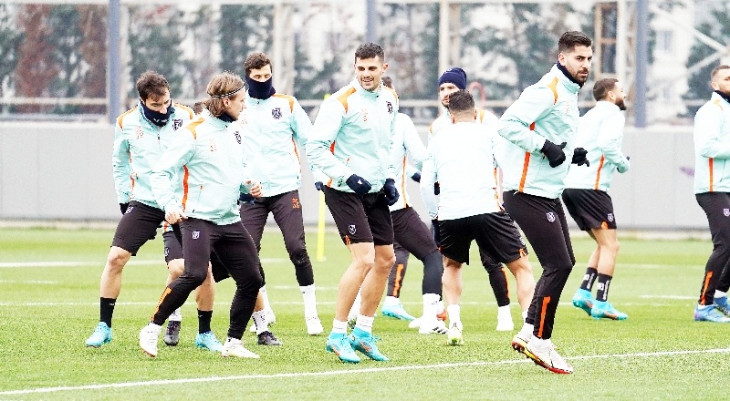 Başakşehir’de Pizzi ve Trezeguet ilk antrenmanlarına çıktı