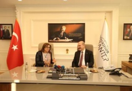 Başarılı bir kadına Büyükşehir Belediye Başkanlığı unvanını verildi