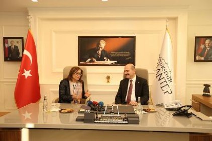 Başarılı bir kadına Büyükşehir Belediye Başkanlığı unvanını verildi