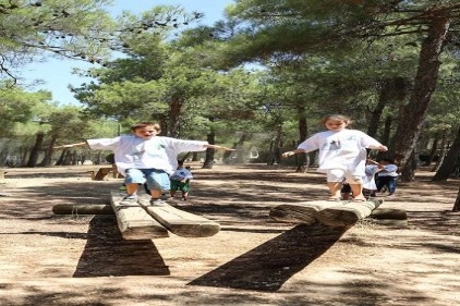 Başarılı kulaçlar macera parkında heyecan yaşadı