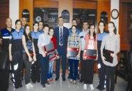 Başarılı öğrenciler dizüstü bilgisayar ile ödüllendirildi