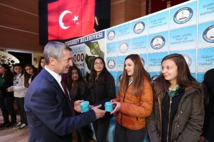 Başarılı öğrenciler ödüllendiriliyor