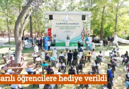Başarılı öğrencilere hediye verildi