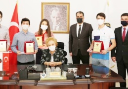 Başarılı öğrencilere ödül verildi