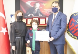 Başarılı öğrencilere ödül verildi