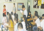 Başarılı öğrencilere tablet bilgisayar hediye edildi