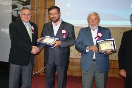 Başarılı öğretmenlere plaket verdi