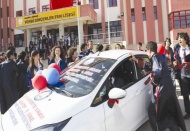 Başarılı olan bu arabayı kazanacak