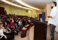Başarılı olmayın, farklı olmaya çalışın 
