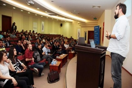 Başarılı olmayın, farklı olmaya çalışın 