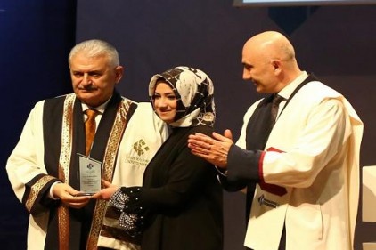 Başbakan Binali Yıldırım&#8217;a &#8220;İşletme Alanında Fahri Doktora Ünvanı&#8221; verildi 