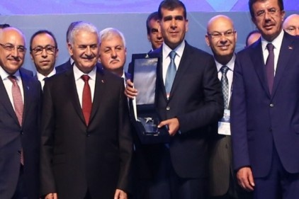 Başbakan Binali Yıldırım&#8217;dan Altunkaya&#8217;ya ödül