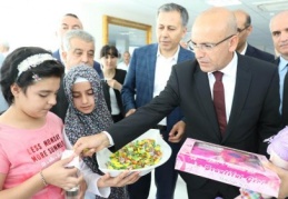 Başbakan Yardımcısı Mehmet Şimşek cuma namazını Gaziantep’te kıldı