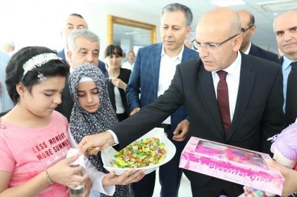 Başbakan Yardımcısı Mehmet Şimşek cuma namazını Gaziantep&#8217;te kıldı