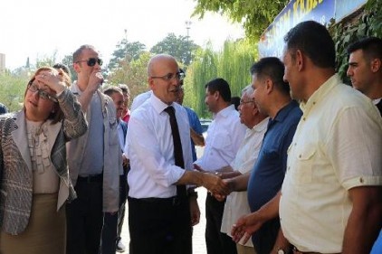 Başbakan Yardımcısı Şimşek esnafı ziyaret etti