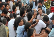 Başbakanı dinlemeye gelen Suriyeli çocuklara oyuncak dağıtıldı 