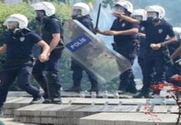 Başbakan’ın polis şiddetine yol verdiği bir ülkede demokrasiden söz edilemez