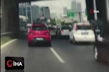 Basın Ekspres yolundaki düğün konvoyunda &#039;makas&#039; terörü kamerada